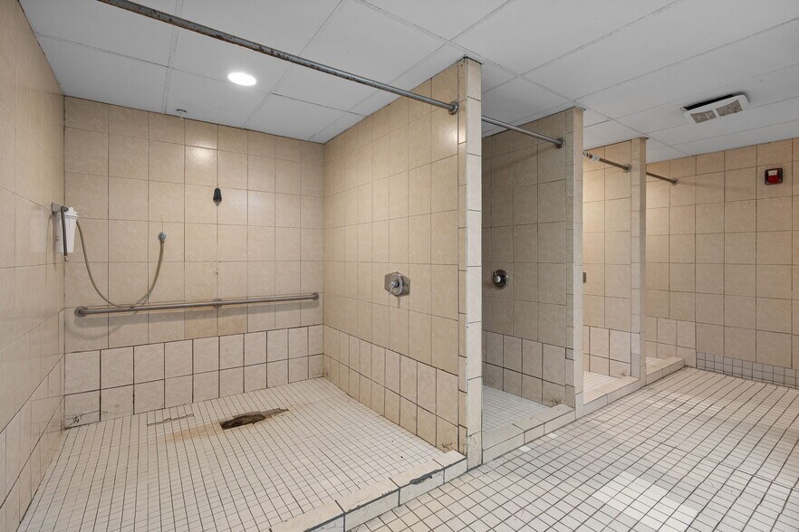 More Photos Of 2120 Collier Ave, Fort Myers Unknown For Lease