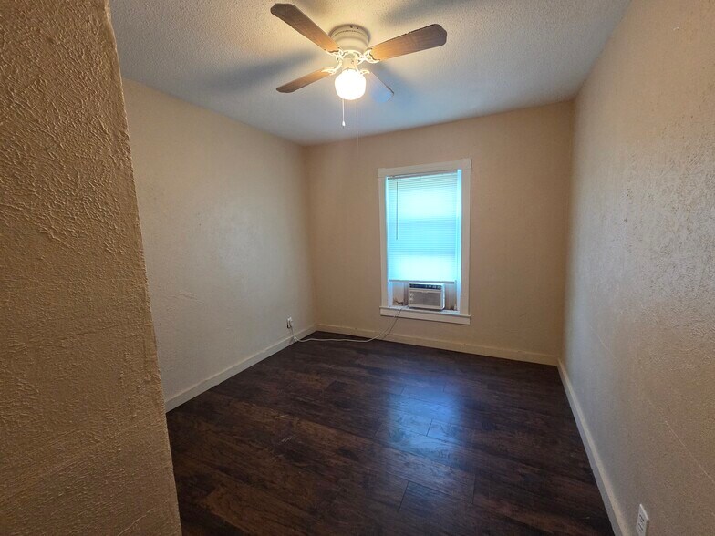 More Photos Of 531 N Main St, Joshua Office Residential For Sale