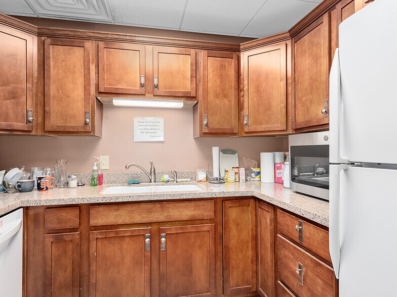 More Photos Of 7 Orchard St, Asheville Bank For Lease