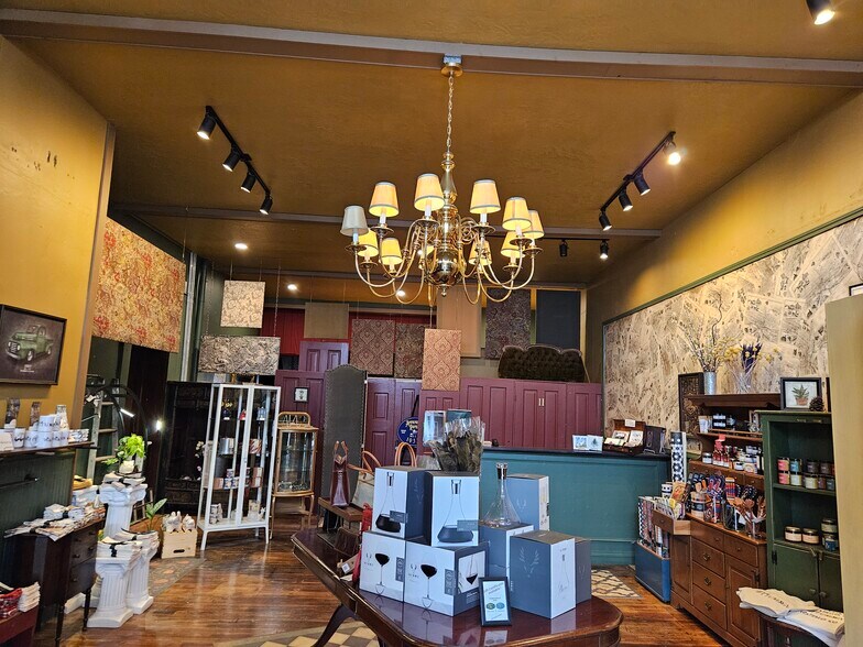 More Photos Of 328 E Main St, Ottumwa Sports And Entertainment For Sale