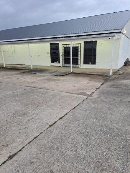 More Photos Of 6301 S York Hwy, Clarkrange Flex For Lease