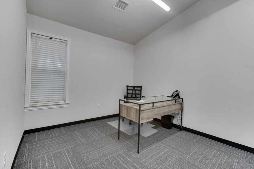 More Photos Of 5905 Treaschwig Rd, Spring Office For Lease