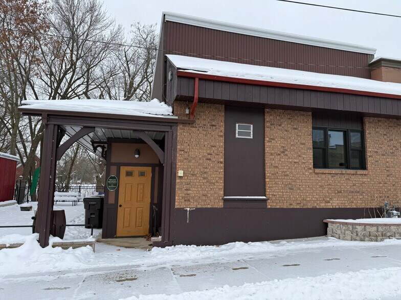 More Photos Of 106 Water St, Lake Mills General Retail For Sale