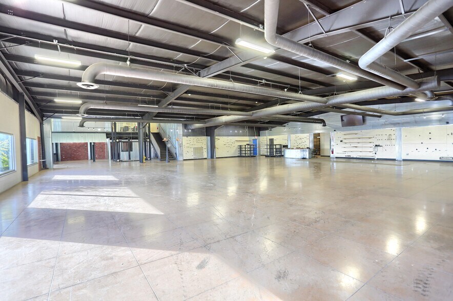 More Photos Of 665 W Connexion Way, Columbia City Flex For Sale