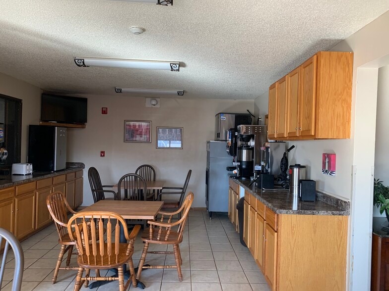 More Photos Of 1201 Hawkeye Ave SW, Le Mars Hotel For Sale