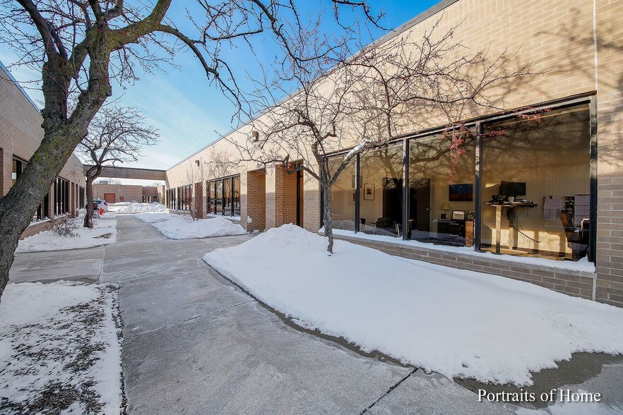 More Photos Of 220-320 Howard Ave, Des Plaines Light Distribution For Sale