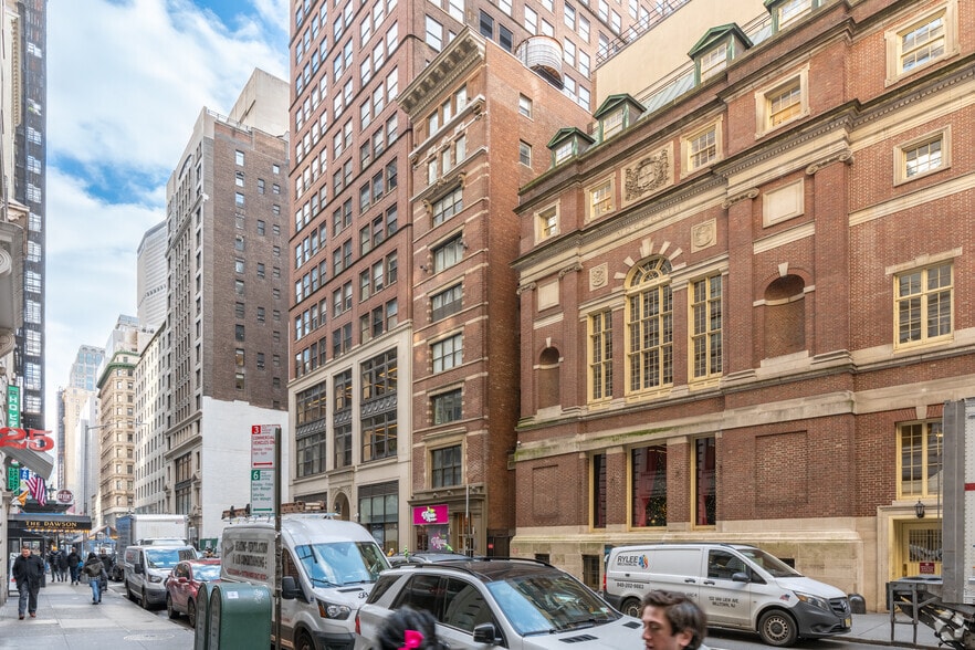 More Photos Of 24 W 45th St, New York Apartments For Lease