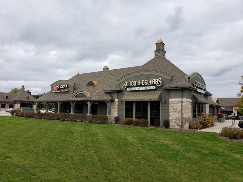 Primary Photo Of 1290 N Summit Ave, Oconomowoc General Retail For Lease