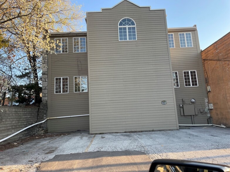 More Photos Of 903 E Ash St, Columbia Office For Sale