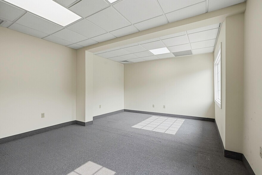 More Photos Of 37 Pierce St, Northborough Office For Sale