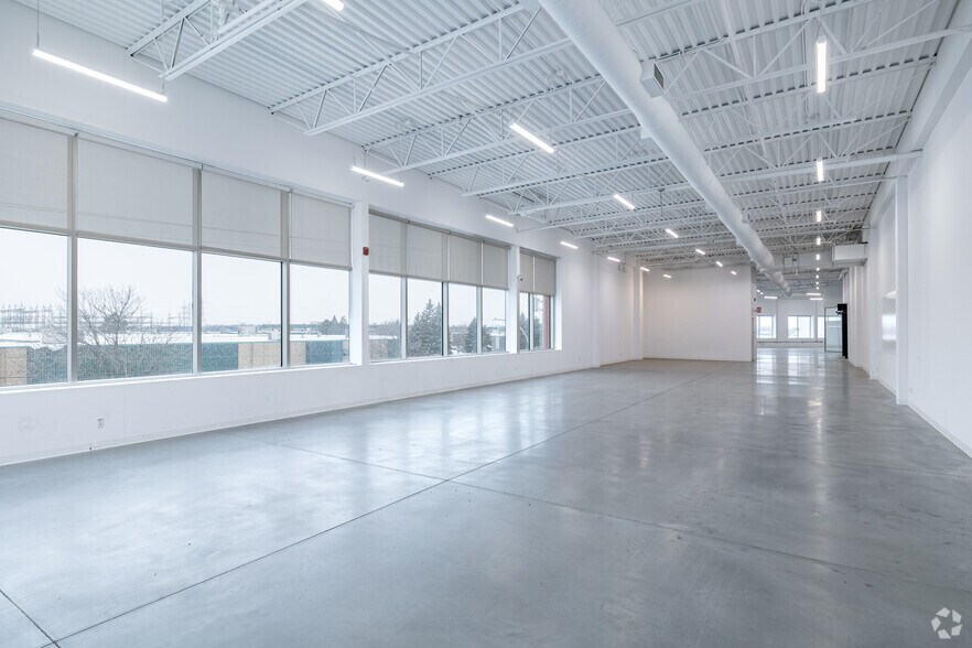 More Photos Of 235 Rue Isabey, Montréal Warehouse For Lease