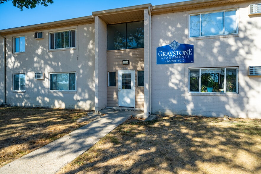 More Photos Of 1615 E 29th St, Lorain Apartments For Sale