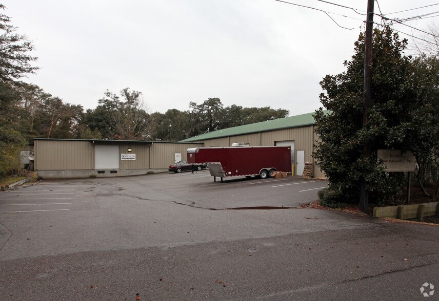 More Photos Of 720 Dupont Rd, Charleston Light Distribution For Lease