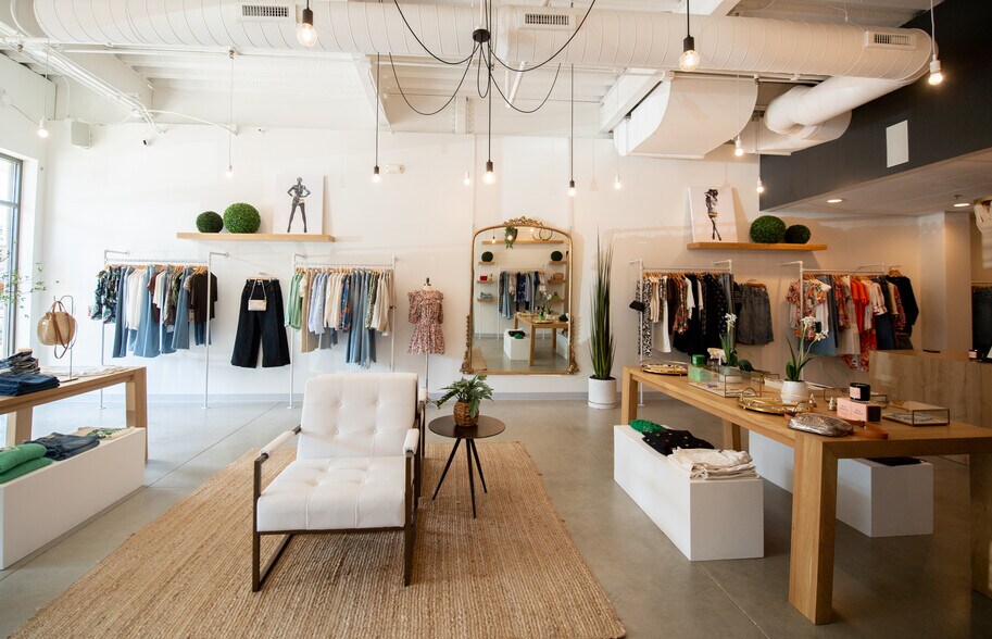 More Photos Of 1450 SW Vintage Pky, Ankeny General Retail For Sale