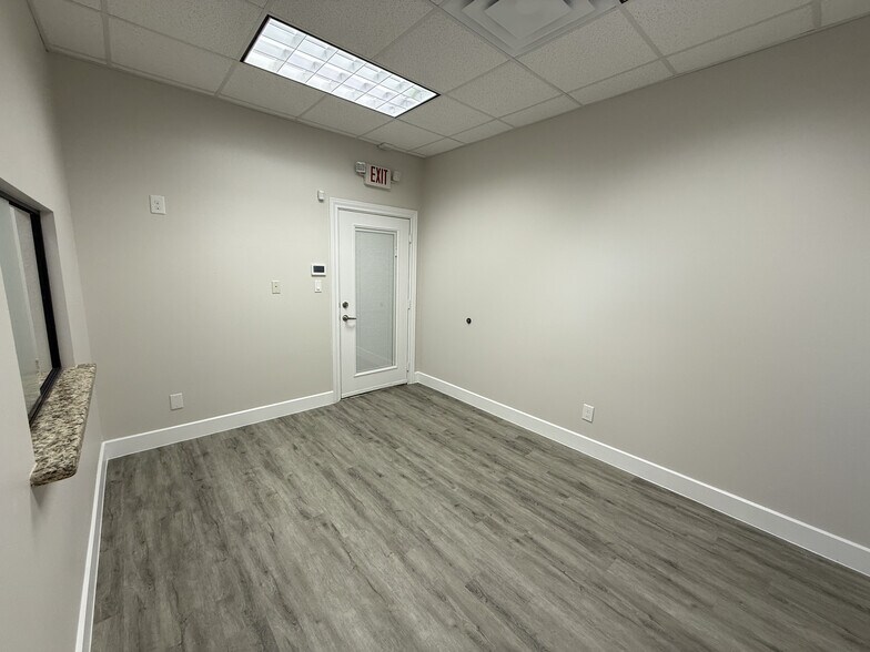 More Photos Of 7115 FM 2920, Spring Unknown For Lease