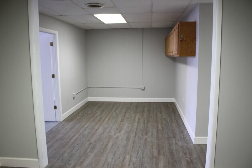 More Photos Of 490 North St, Longwood Flex For Lease