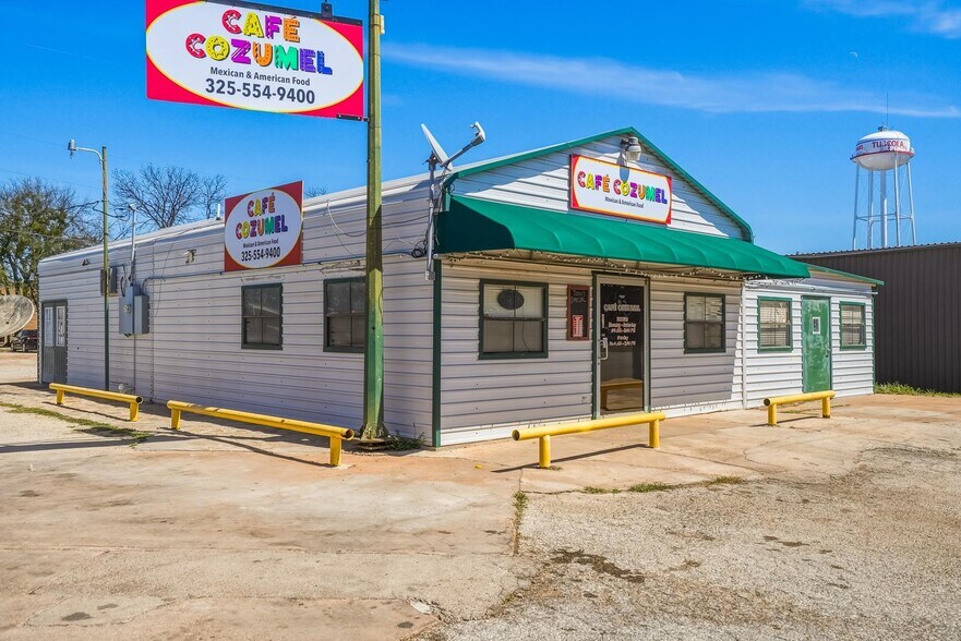 More Photos Of 542 Graham St, Tuscola General Retail For Sale