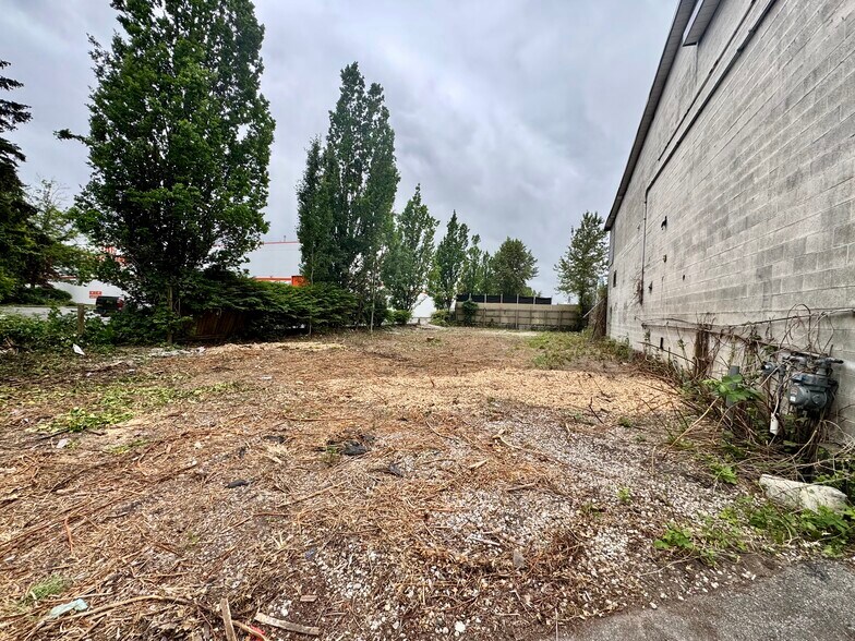 More Photos Of 11107 128 St, Surrey Land For Lease