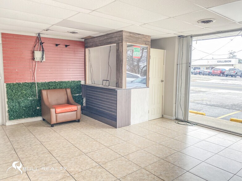 More Photos Of 5891 New Peachtree Rd, Doraville Warehouse For Lease