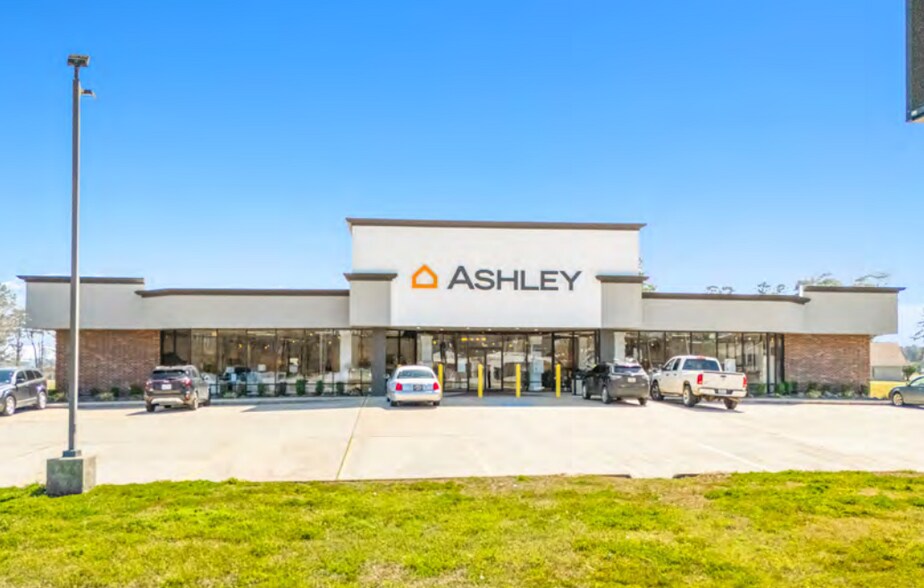 More Photos Of 425 W Gibson St, Jasper Freestanding For Sale