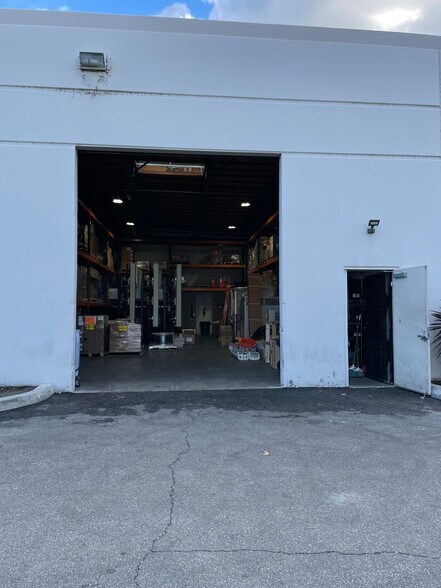 More Photos Of 290 W Orange Show Rd, San Bernardino Warehouse For Sale