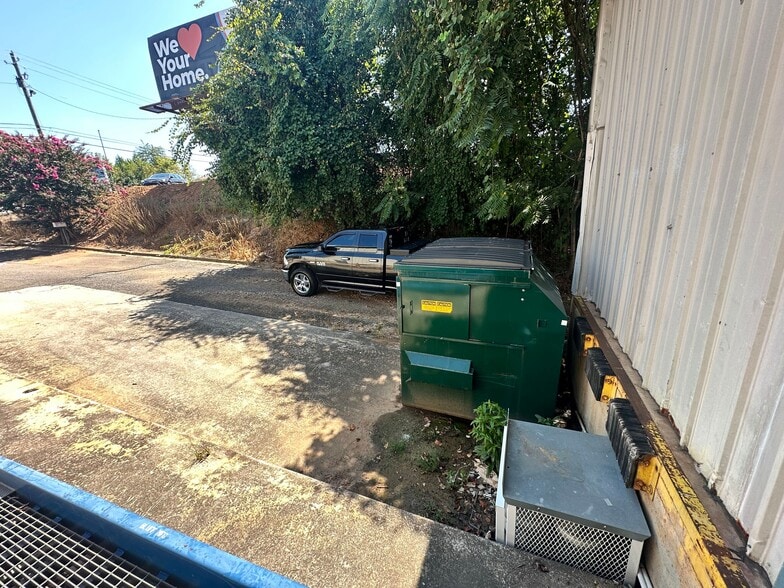 More Photos Of 306 Canton Rd, Cumming Freestanding For Lease