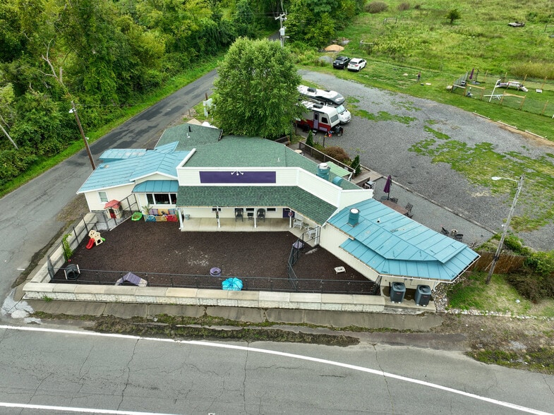 More Photos Of 12167 Lee Hwy, Sperryville Veterinarian Kennel For Sale