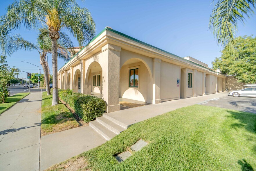More Photos Of 100 S Santa Fe St, Visalia Medical For Sale