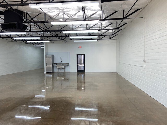 More Photos Of 1352 Chemical St, Dallas Flex For Lease