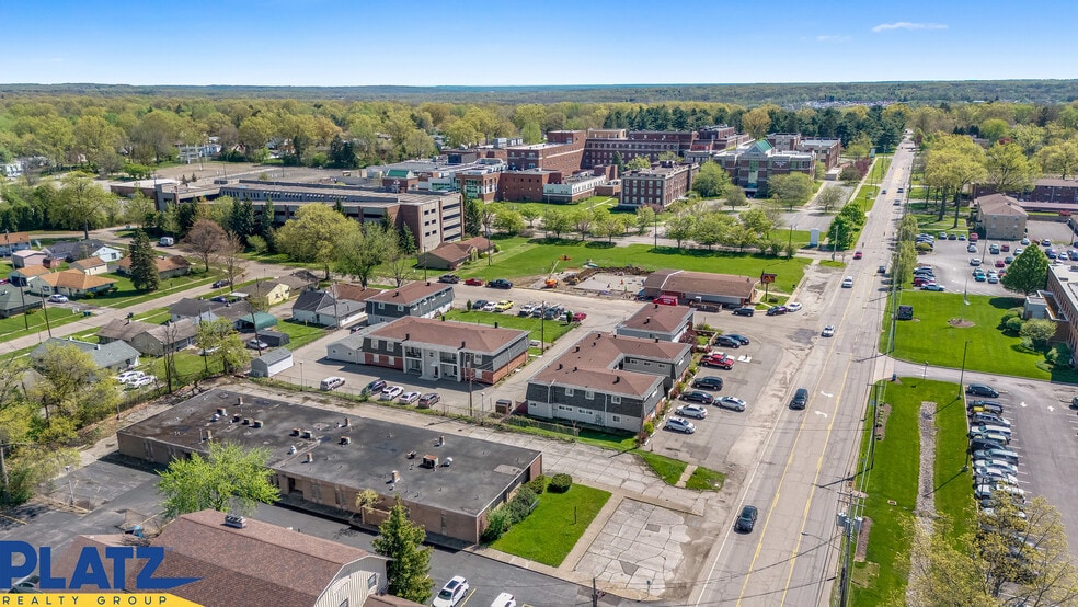 More Photos Of 548 Gypsy Ln, Youngstown Office For Sale