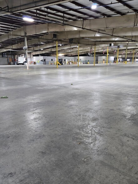 More Photos Of 410 S River St, Calhoun Warehouse For Sale