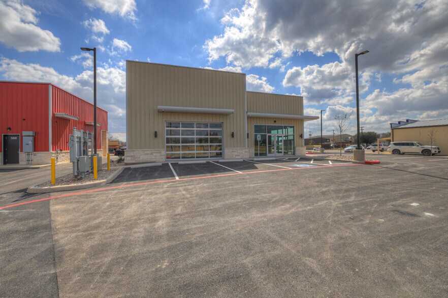 More Photos Of 596 S Business Ih 35, New Braunfels Freestanding For Lease