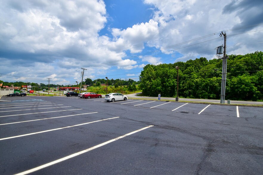 More Photos Of 2350-2362 Peters Creek Rd, Roanoke Unknown For Lease