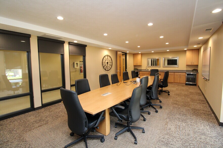 More Photos Of 100 E 3rd St, Galva Office For Sale