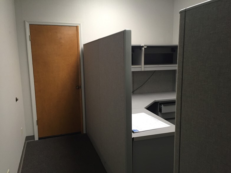 More Photos Of 2903 Wall Triana Hwy, Huntsville Flex For Lease