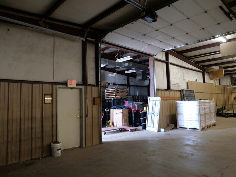 More Photos Of 1364 NE 3rd St, Oklahoma City Warehouse For Sale