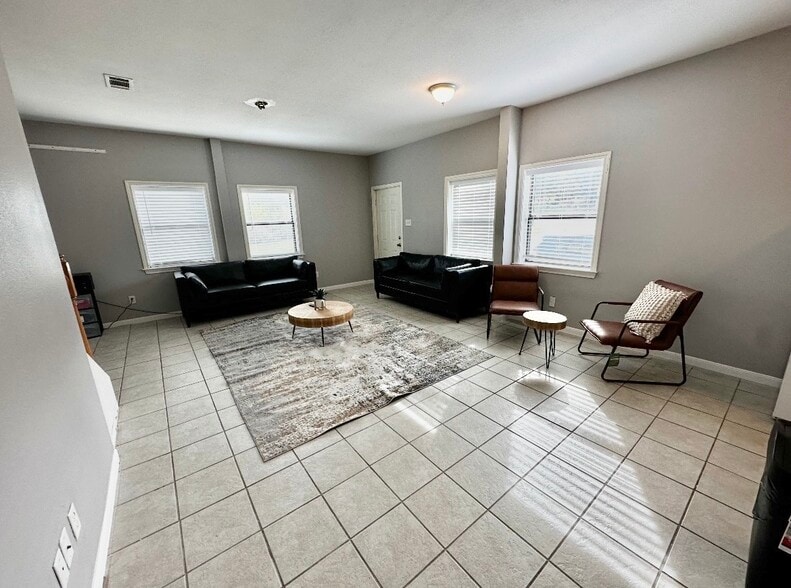 More Photos Of 5205 Hudson Bend Rd, Austin Light Manufacturing For Sale