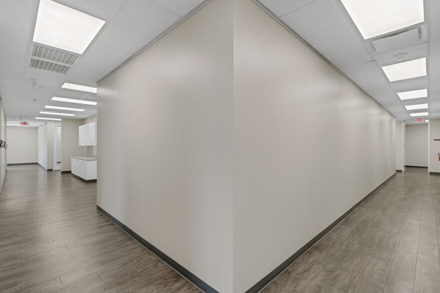 More Photos Of 8110 Parkside Ave, Baytown Warehouse For Sale