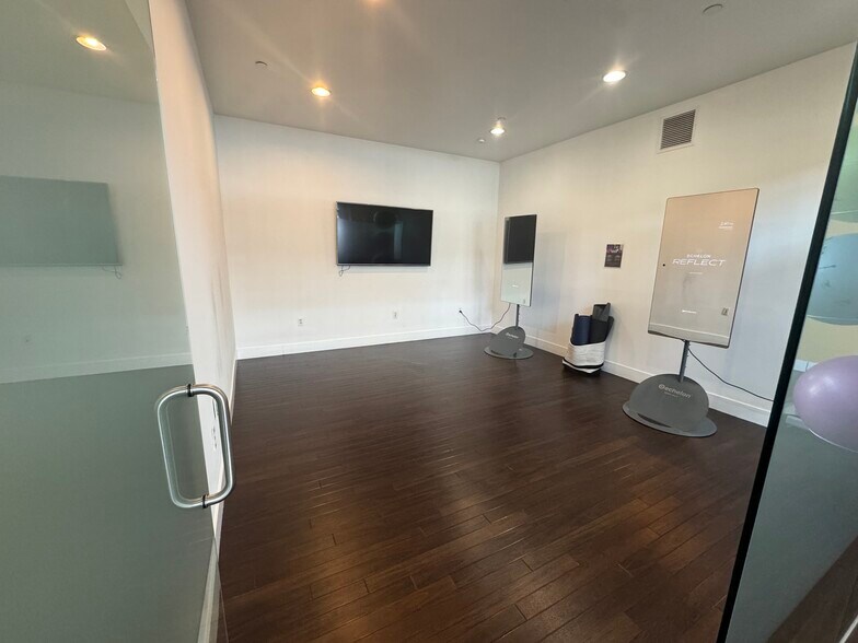 More Photos Of 121 Towne St, Stamford Apartments For Lease