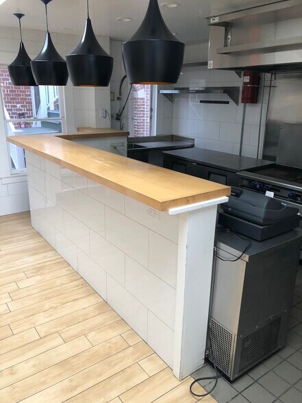 More Photos Of 517 Ocean Front Walk, Venice Storefront Retail Office For Lease