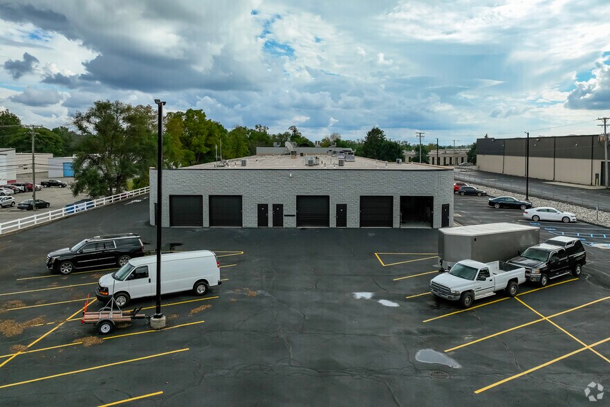 More Photos Of 43000 W 9 Mile Rd, Novi Warehouse For Lease