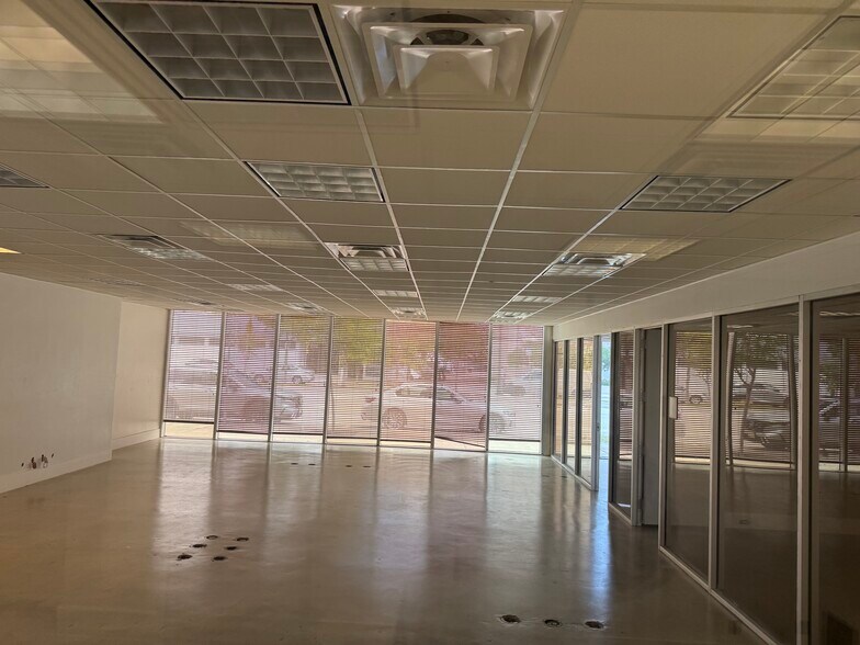 More Photos Of 2434 Hollywood Blvd, Hollywood Office For Sale