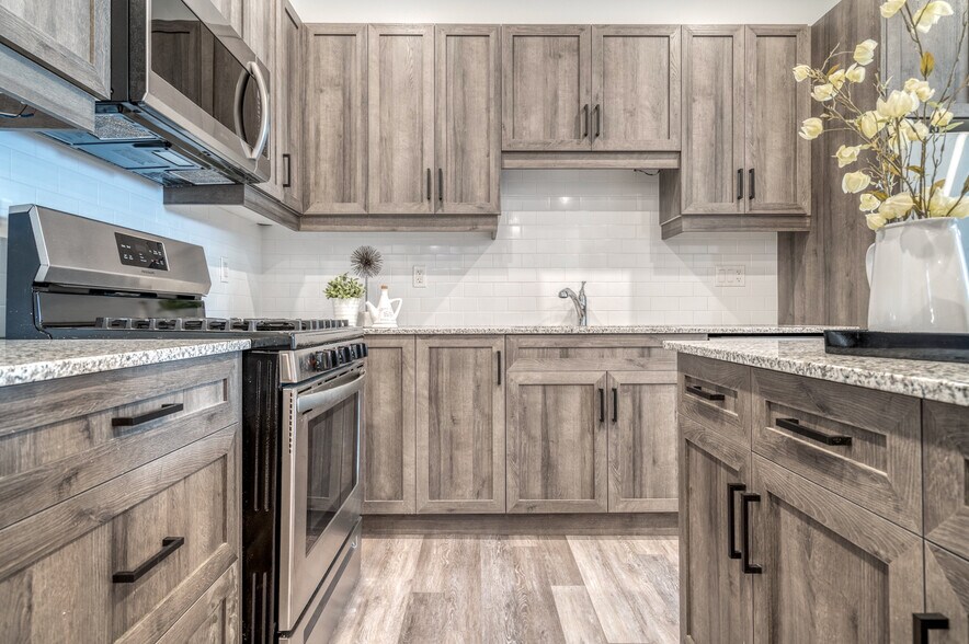 More Photos Of 52 Barton St E, Hamilton Storefront Retail Residential For Sale