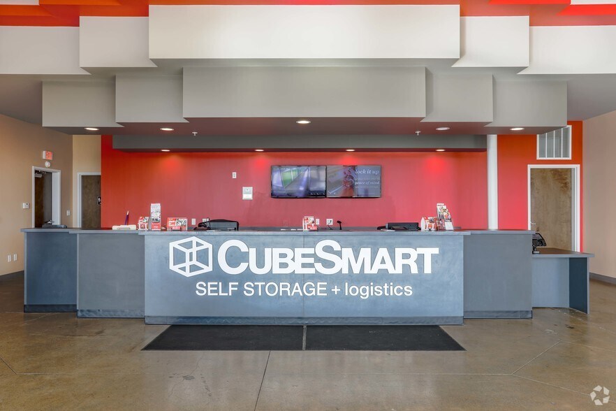 More Photos Of 3784-3800 W Broad St, Columbus Self Storage For Sale