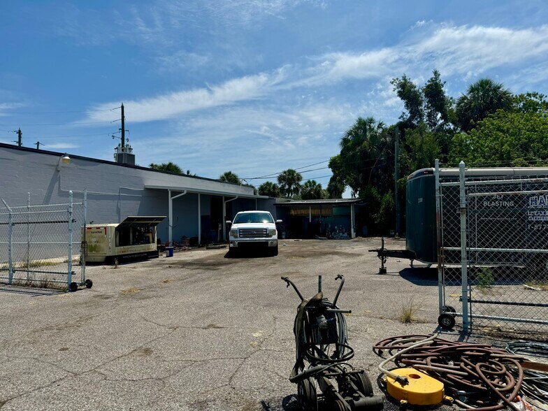 More Photos Of 5250 Avery Rd, New Port Richey Light Manufacturing For Lease
