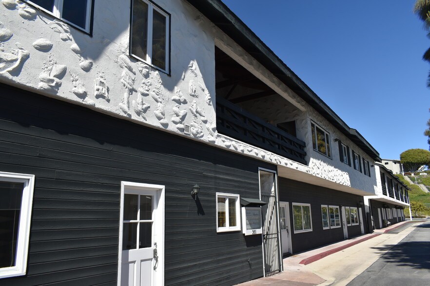 More Photos Of 2436 W Coast Hwy, Newport Beach Office For Lease