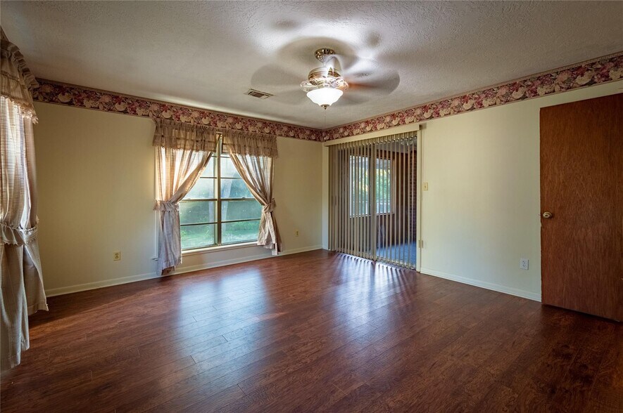 More Photos Of 1213 Lakeland Loop, Hilltop Lakes Specialty For Sale