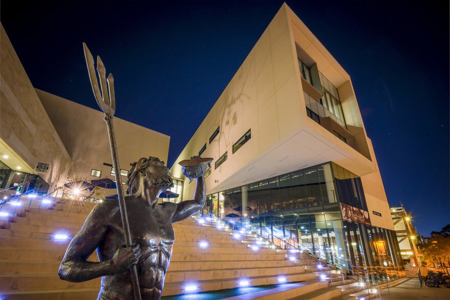 Primary Photo Of 9500 Gilman Dr, La Jolla Restaurant For Lease