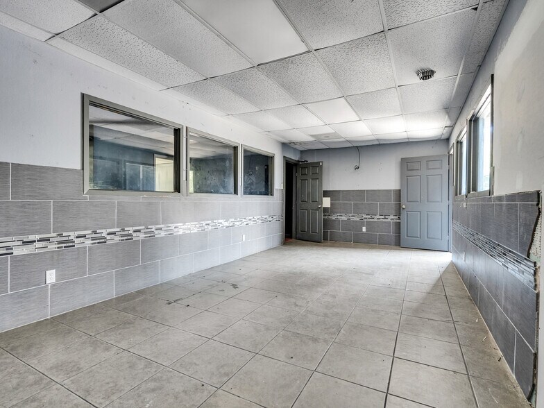 More Photos Of 815 Emancipation Ave, Houston Industrial For Sale