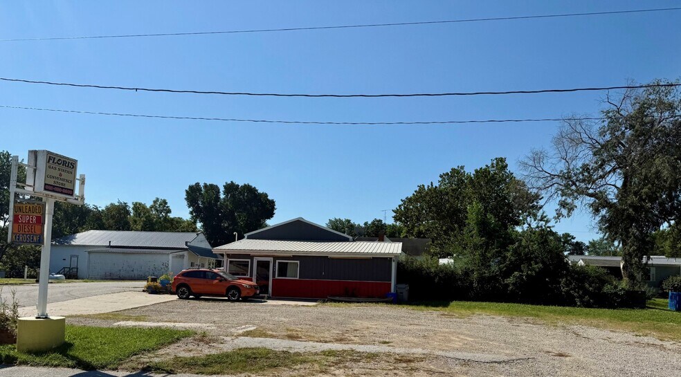 Primary Photo Of 104 W Main St, Floris Apartments For Sale